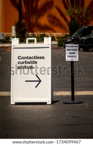 Sign advertising Contactless Curbside Pickup at retail store parking lot