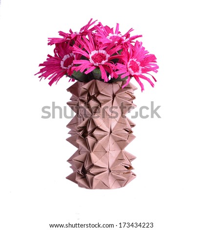 Beautiful flowers and vases are made ??of paper.