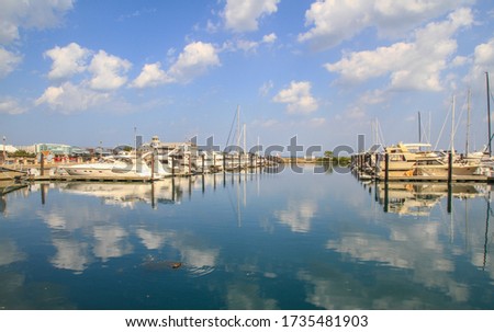 Boats at the marina of Chicago wih reflection of the sky in the water