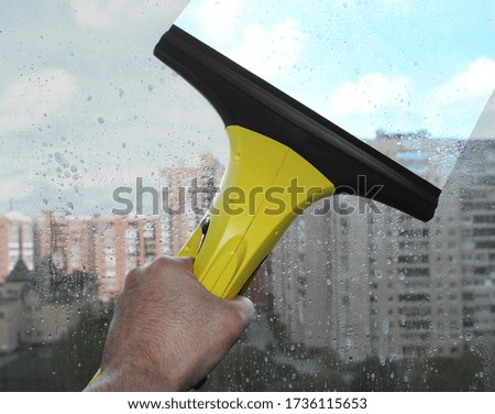 apparatus for window washing in hand soap cleans the glass from dirt