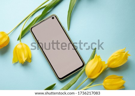 phone mockup with tulip flowers, flower, blossom, flat lay, top view digital invitation