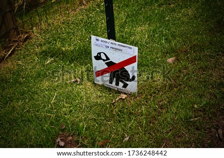 no dogs on grass safety sign 