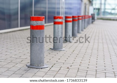 Restrictive columns in a car parking