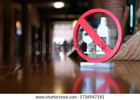 No alcohol sign is on a wooden table in the hostel Royalty-Free Stock Photo #1736947181