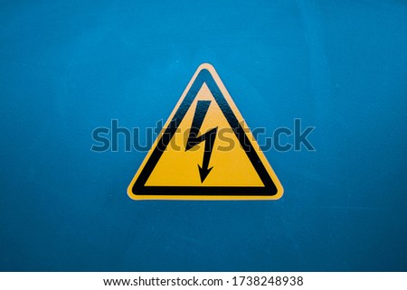 yellow and black high voltage danger sign