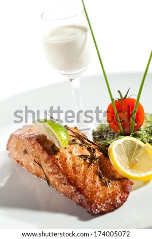 Smoked Salmon Fillet with Cheese Sauce