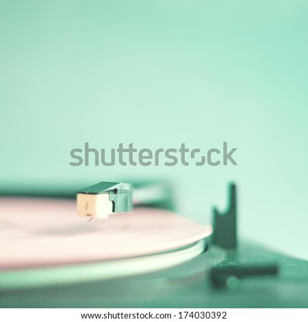 Retro turntable with pink vinyl 
