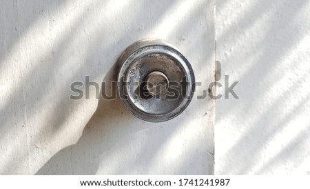 Doorknob that rust After being exposed to moisture