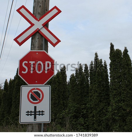traffic signs indicating train crossing a road