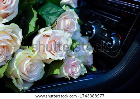 A bouquet of roses in car. Flower delivery. A bouquet for a date. the gift of flowers