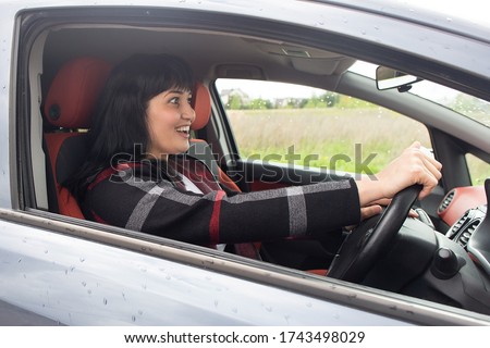the Woman in car swears on road