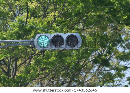 Traffic Light with only the green light on.
