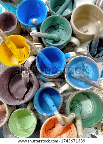 Picture of a dry paint attached to a container