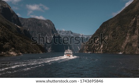 milford sound ferry cruise new zealand south island tourism