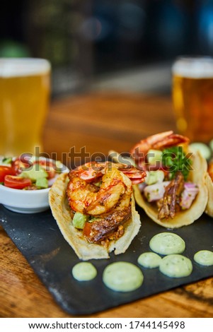 Shrimps tacos with 2 craft beers