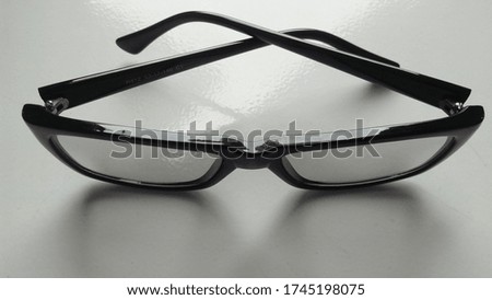 photo of white sunglasses with black frames

￼


