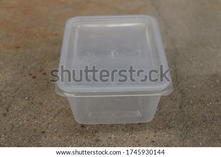 Plastic box Food laid vertically. Photographed from the oblique line.
