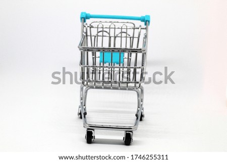 shopping cart made of stainless steel to be used in shopping malls and are able of carrying heavy weights
