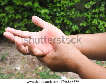Asian adults with hand pain Peripheral neuropathy Massage on palm to relieve pain.