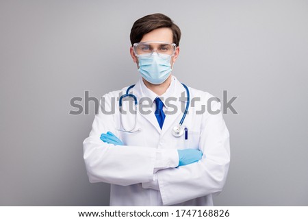Photo of handsome serious doc guy professional experienced skilled surgeon arms crossed wear facial protective mask medical uniform lab coat tie stethoscope isolated grey background