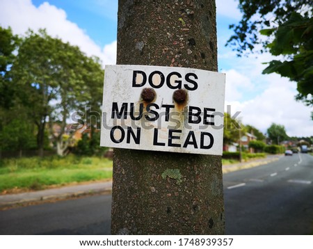 Dogs Must Be On Lead Sign