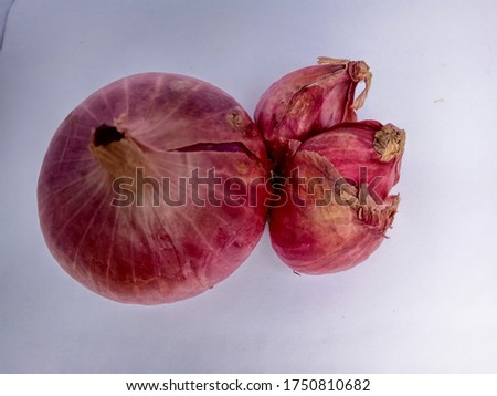 One big onion and three small onion taken from different angles like front and top.Can see the pealed portions of onion and also their roots.Both are reddish color and have loose skin.Pic is focused.