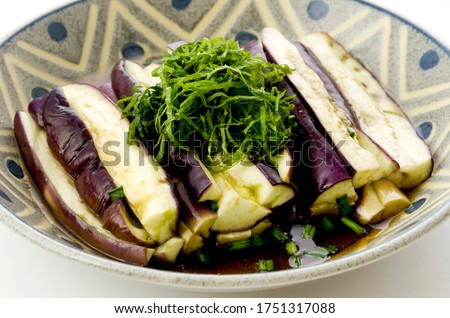 Japanese food, "Mushinasu no tsuyu hitashi." steamed eggplant soaked in seasoned soup stock.