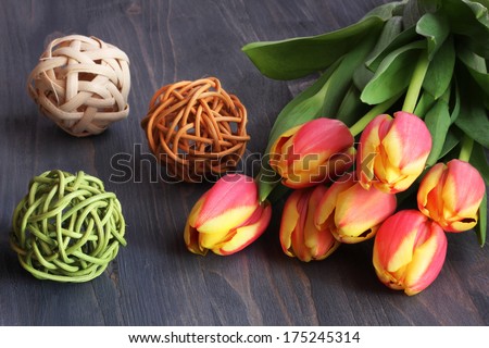 Tulips and spheres from pedig / rattan - decoration