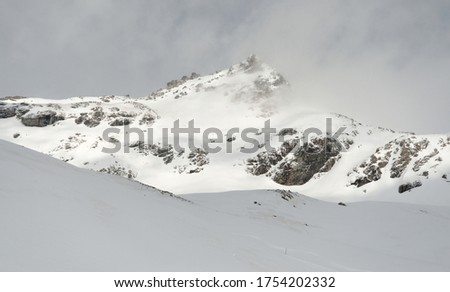 Spring alp scenery from Molltal glacier