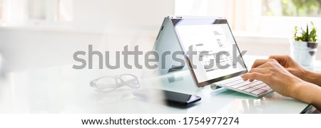Online Digital E Invoice And Statements Software Royalty-Free Stock Photo #1754977274