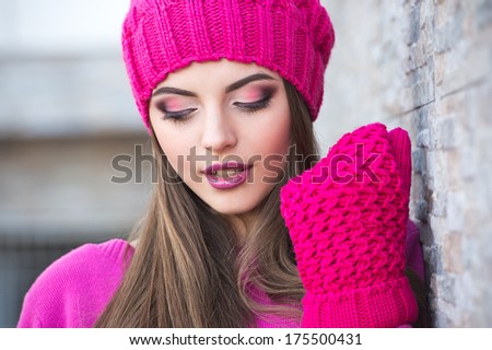 Attractive young woman in springtime outdoor 