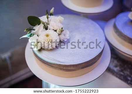 Cake Custom with flower items