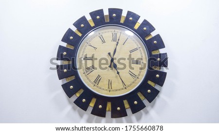 Classical wall clock, vitages style english watch 