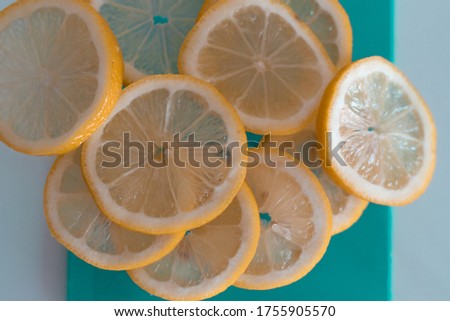 freshly cut yellow lemons circles