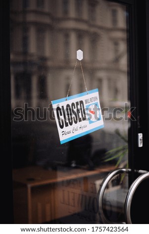Door of a store with a closing sign