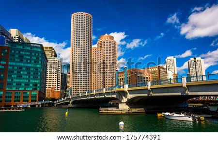Bridge and the skyline in Boston, Massachusetts.