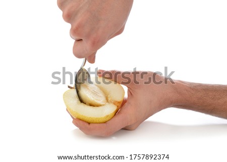 Lifehacks - Removing Core of Pear with Spoon   