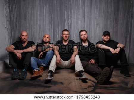 Picture of group of men sitting on dirty floor