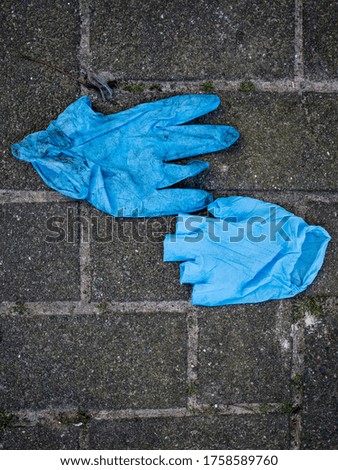 use of gloves due to the pandemic covid - 19