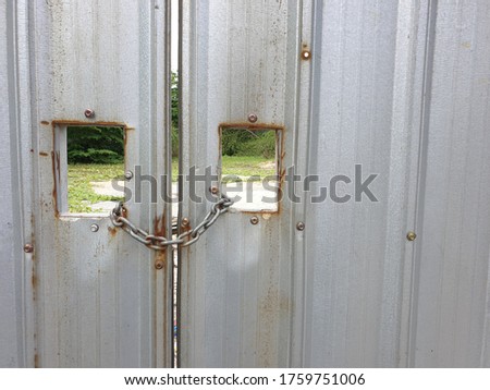 Metal door has a square hole to pierce the chain