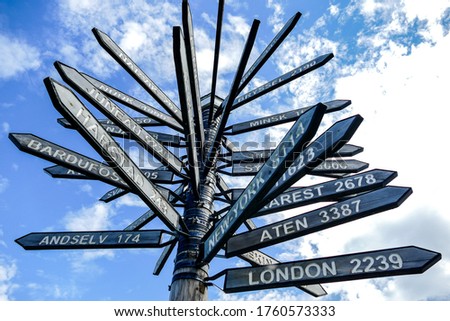 signpost in winter, beautiful photo digital picture