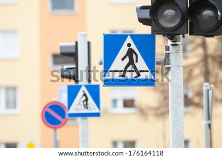 road sign pedestrian crossing