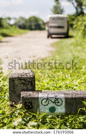 Designation of the road for bicycles, car entered on the bicycle path .
