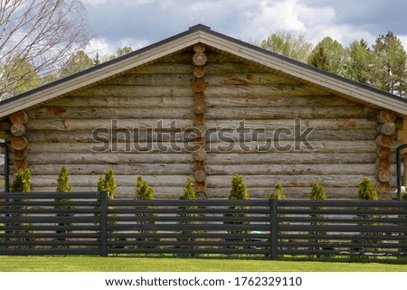 The facade of the house from logs. Natural photo.