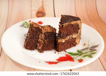 Selective focus and bokeh picture of cake
