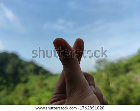 The fingers make a heart shape.