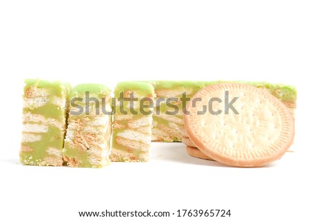 A picture of "batik" cake with ingredient insight. It is frozen cake made with egg, butter, biscuits, milk, chocolate powder and pandan flavour.