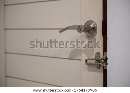 The pattern door and door handle
