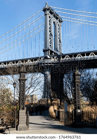 
bridge with people new york city 