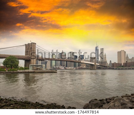 Brooklyn Bridge and Manhattan skyline.